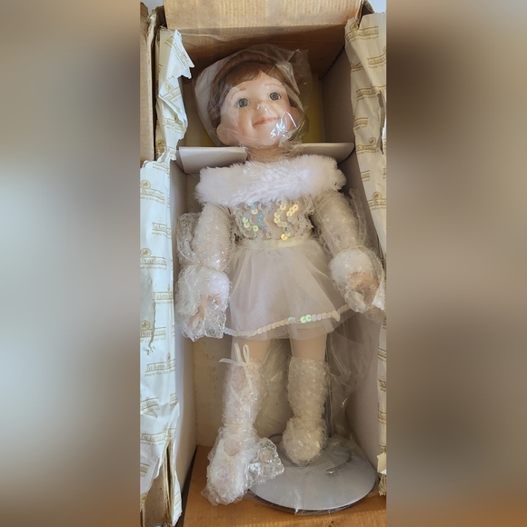 NWT ASHTON-DRAKE GALLERIES My Little Ballerina - Picture 3 of 7